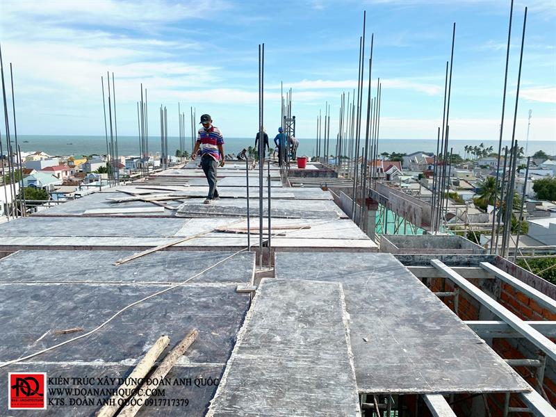 Thiết kế nhà Phan Thiết, Xây nhà trọn gói Phan Thiết, Thi công nhà trọn gói Phan Thiết, Thiết kế Thi công nội thất Phan Thiết Bình Thuận, Công ty Xây dựng Bình Thuận, Thiết kế nhà Bình Thuận, Xây nhà trọn gói Bình Thuận. Tiến độ thi công trọn gói khách sạn tân cổ điển tại Phan Thiết